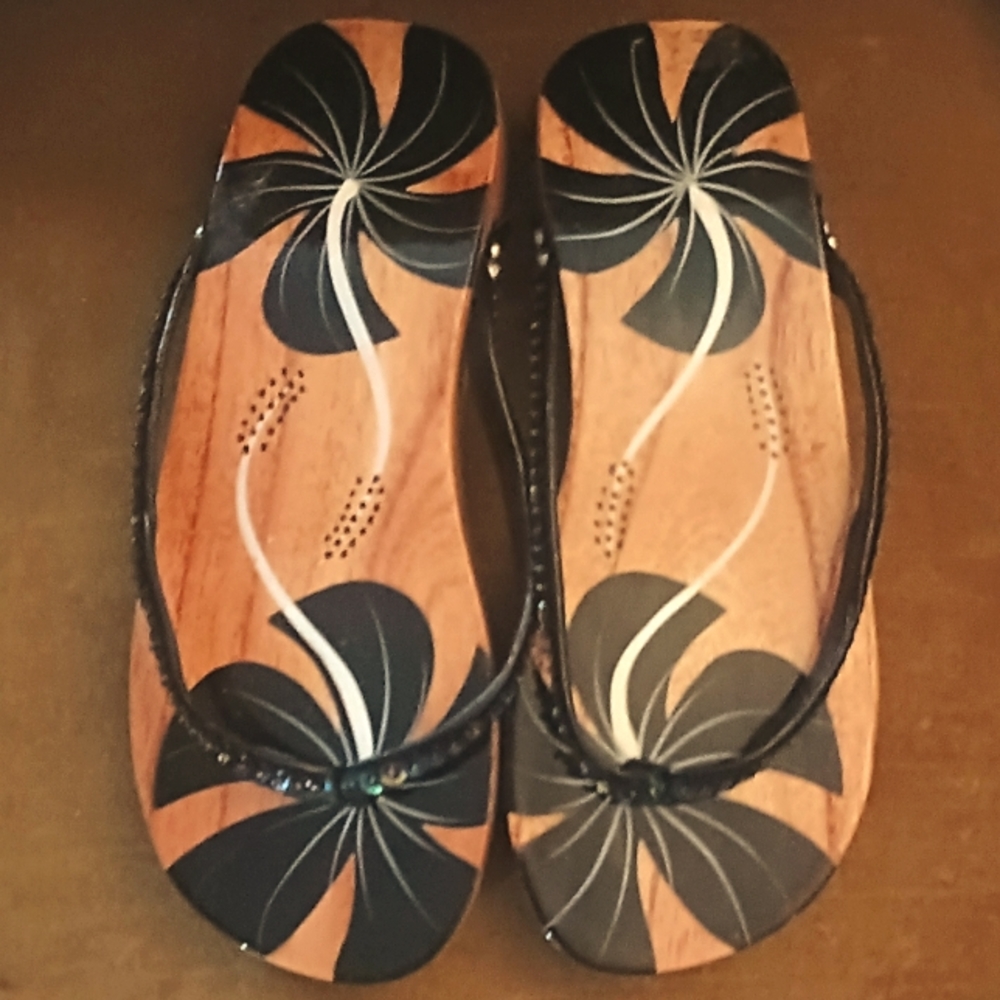 Traditional Wood Sandals with painted flowers